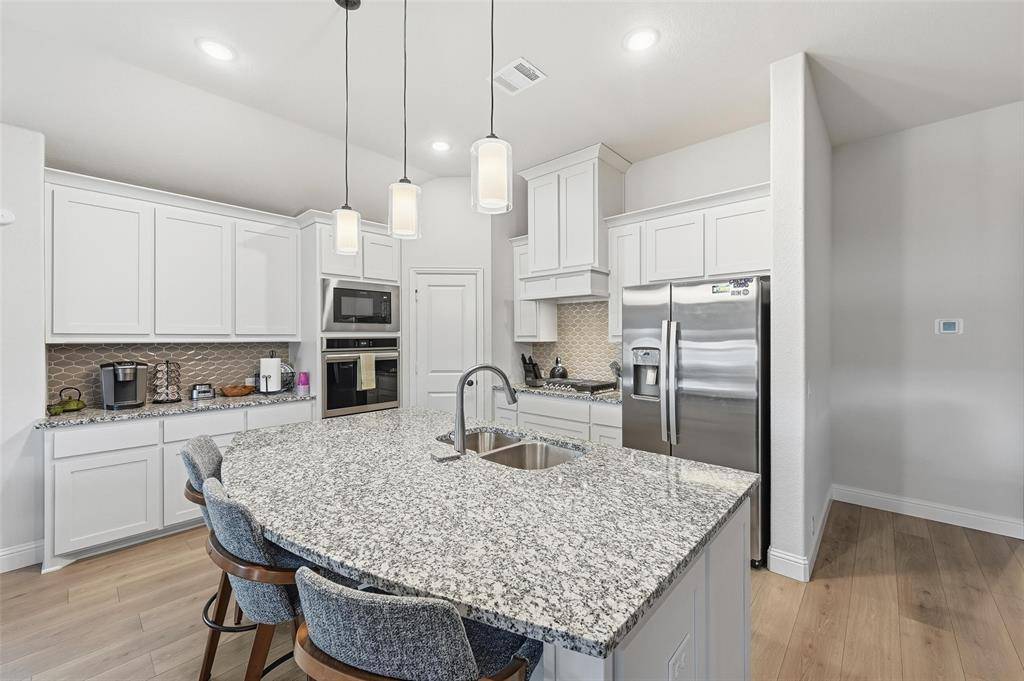 129 Fireberry Drive, Glenn Heights, TX 75154