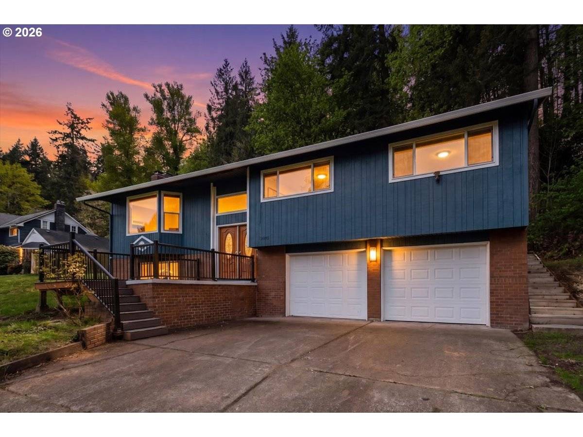 15010 CLACKAMAS RIVER DR, Oregon City, OR 97045