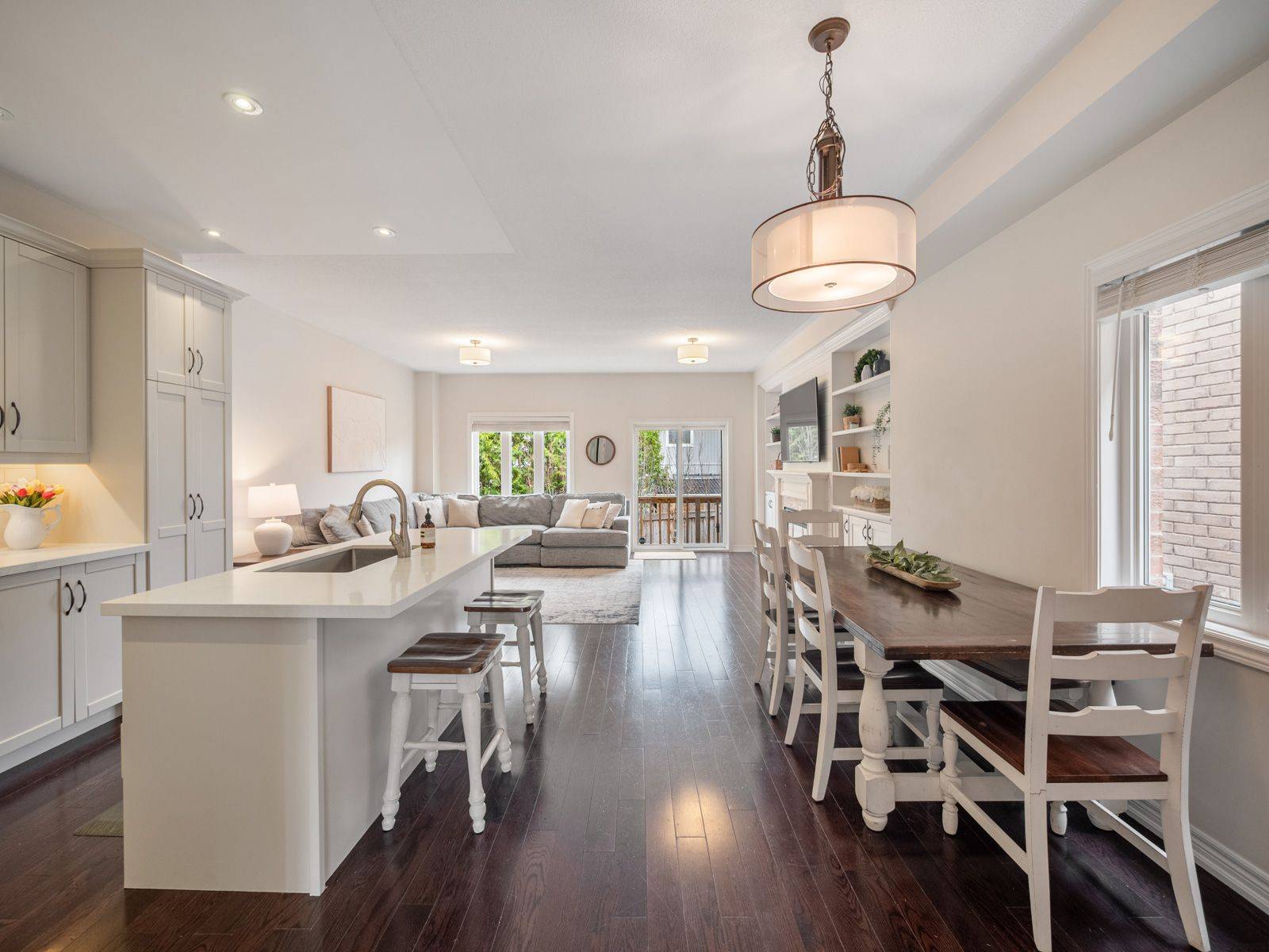 62 Donald Stewart CRES, East Gwillimbury, ON L0G 1M0