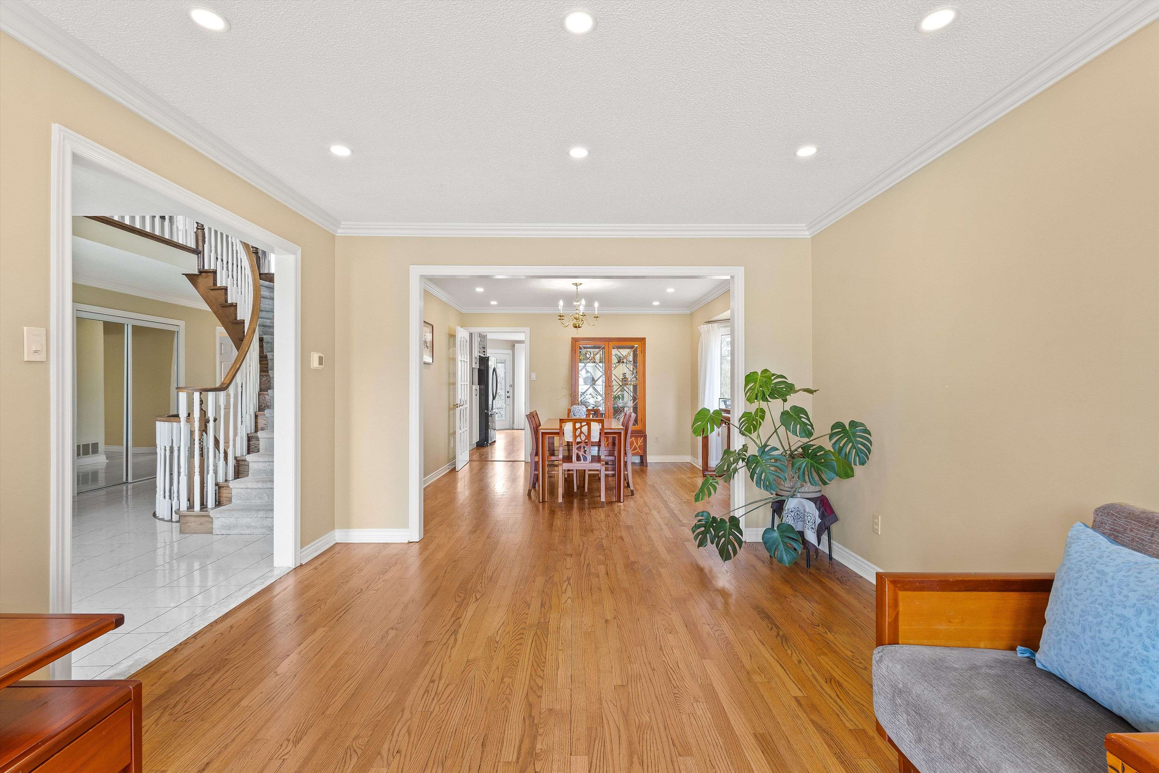 2044 Schoolmaster CIR, Oakville, ON L6M 3A1