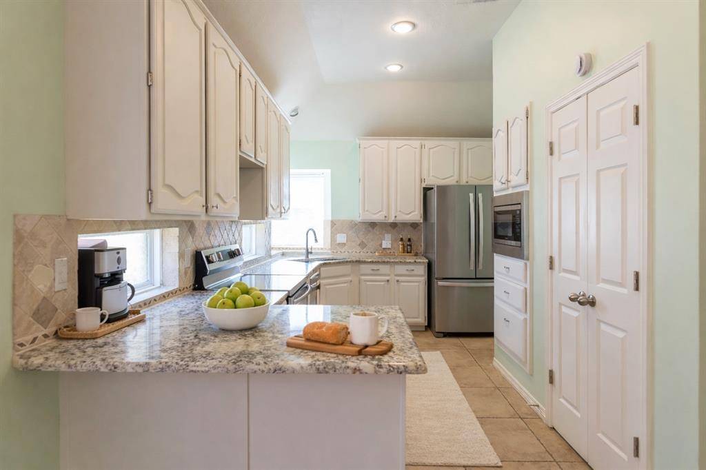 2009 Arbor Creek Drive, Carrollton, TX 75010