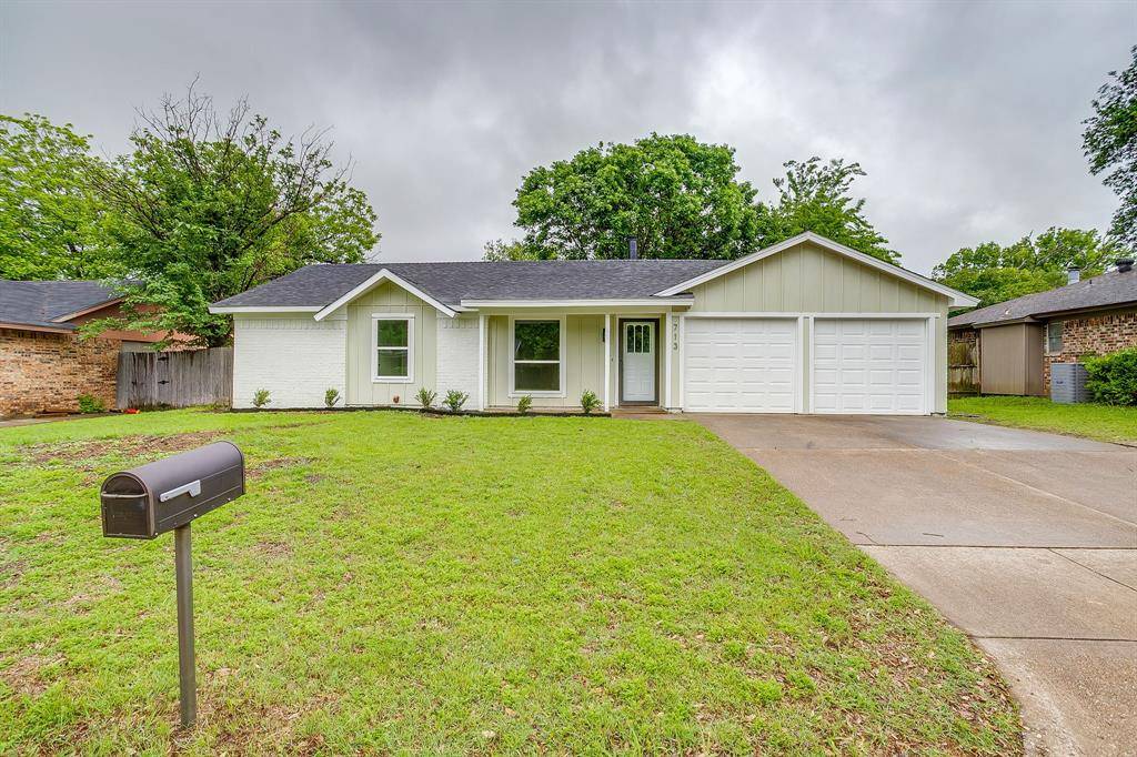 713 Vaughn Drive, Burleson, TX 76028