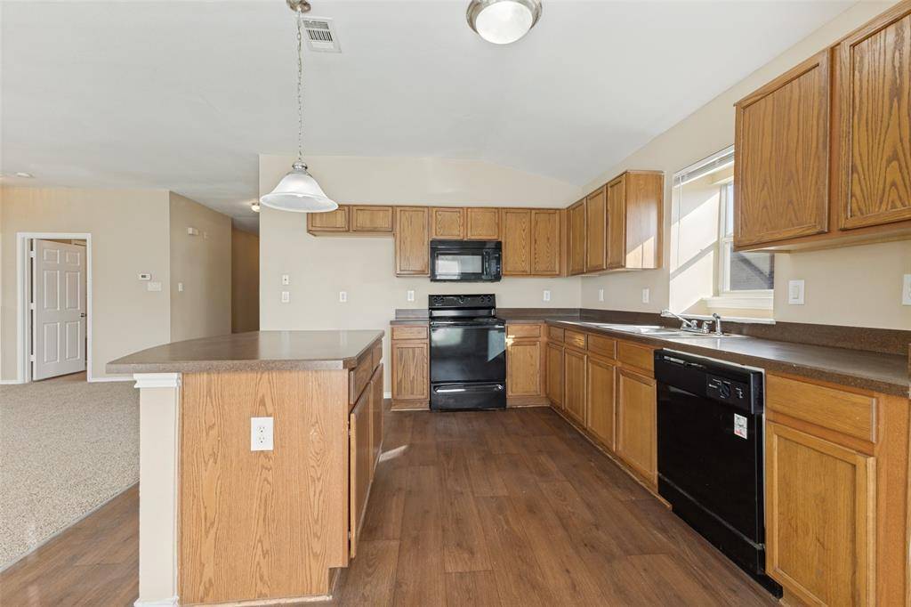 946 Hannah Way, Dallas, TX 75253