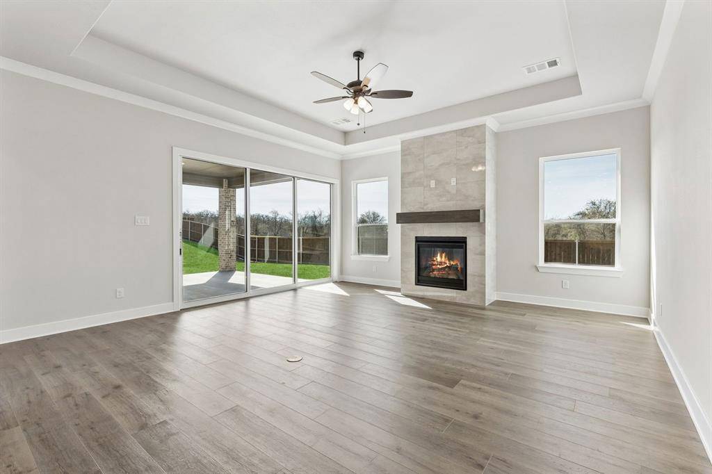 208 Bristol Lane, Azle, TX 76020