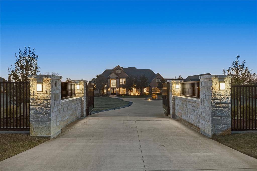 1572 Rabbit Ridge Road, Heath, TX 75032