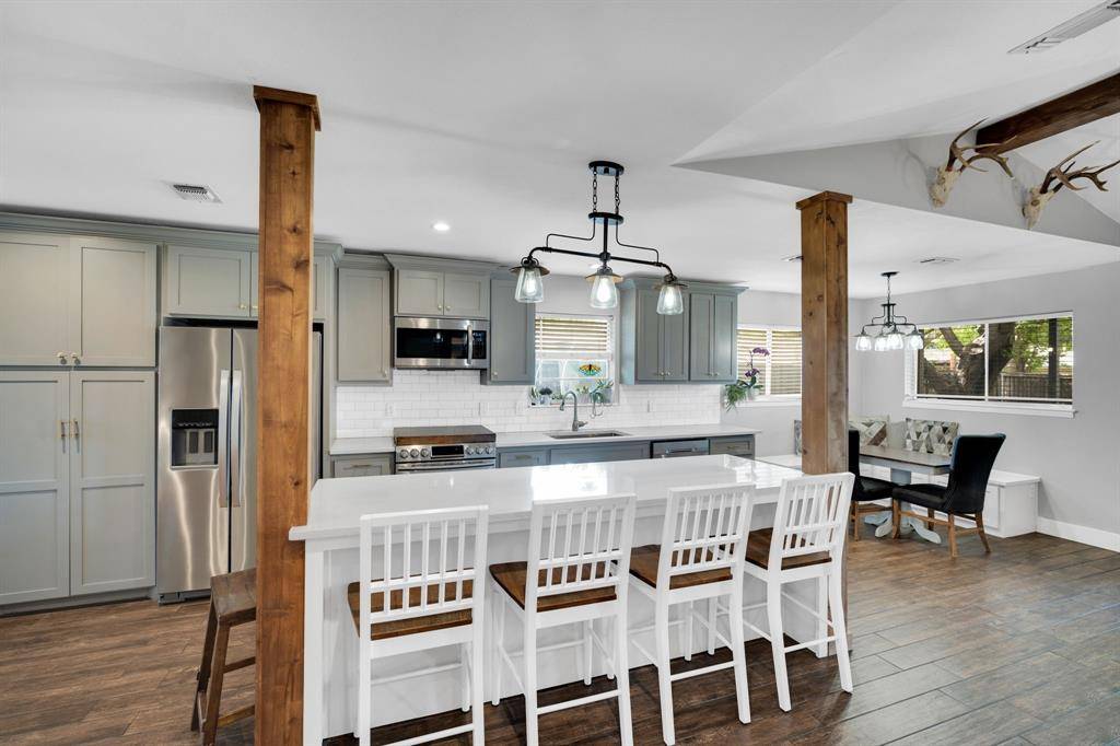 106 Hillcrest Drive, Midlothian, TX 76065