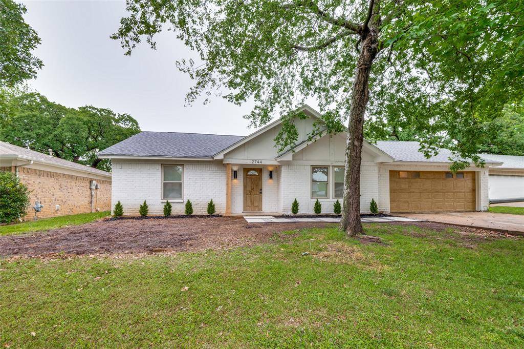 2744 Meadow Green, Bedford, TX 76021