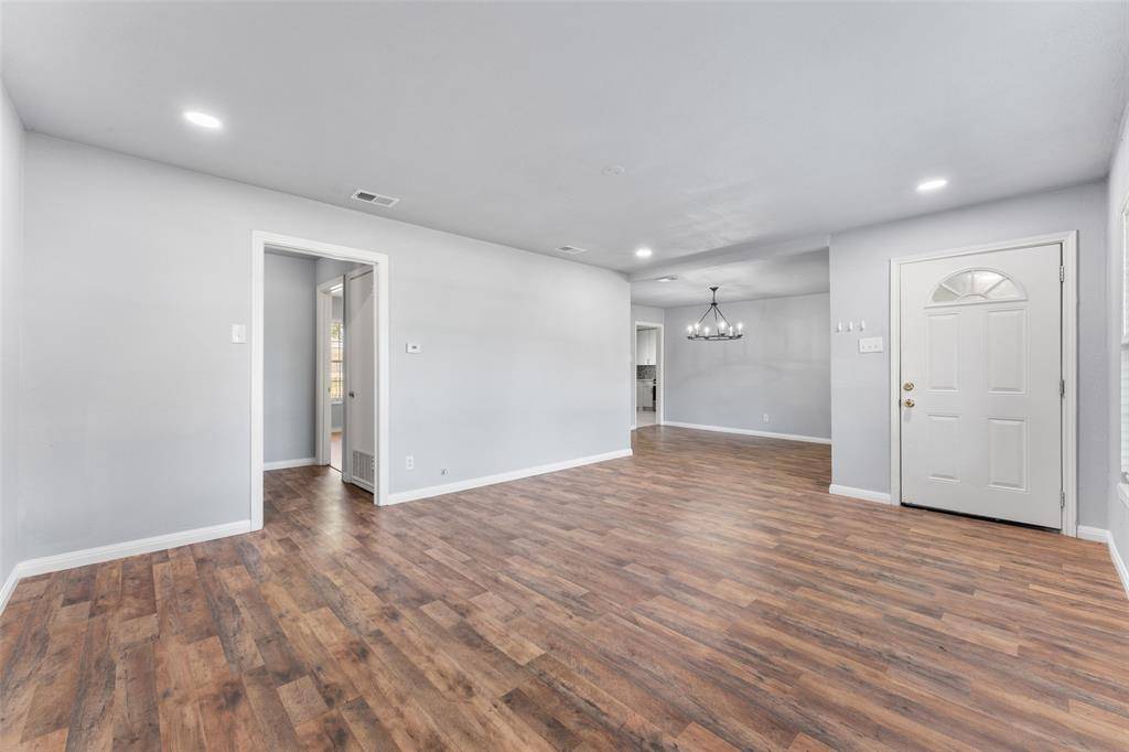 612 E 8th Street, Kemp, TX 75143