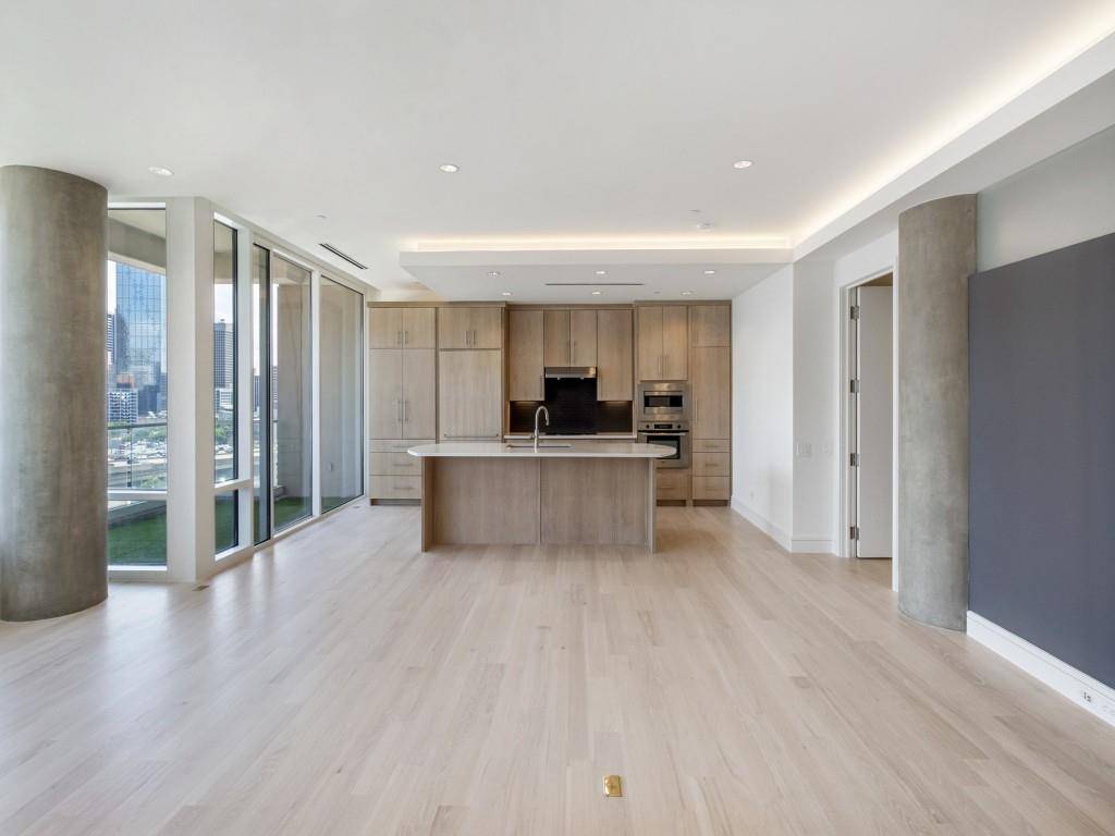 2408 Victory Park Lane #1036, Dallas, TX 75219