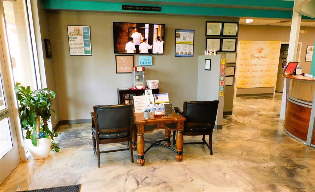 3851 SW Green Oaks, Arlington, TX 76017