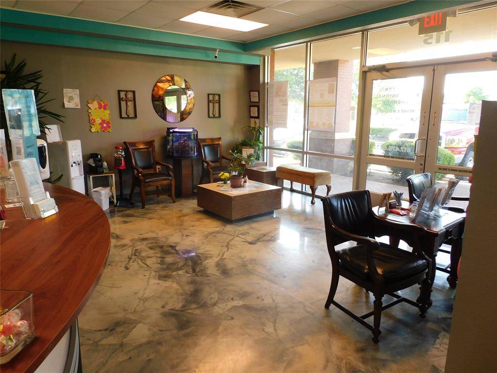 3851 SW Green Oaks, Arlington, TX 76017