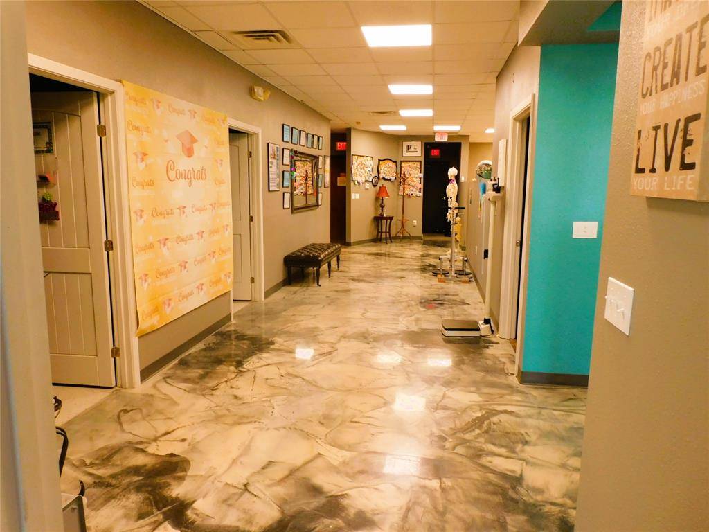 3851 SW Green Oaks, Arlington, TX 76017