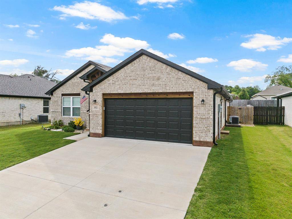 103 St. James, Mount Pleasant, TX 75455