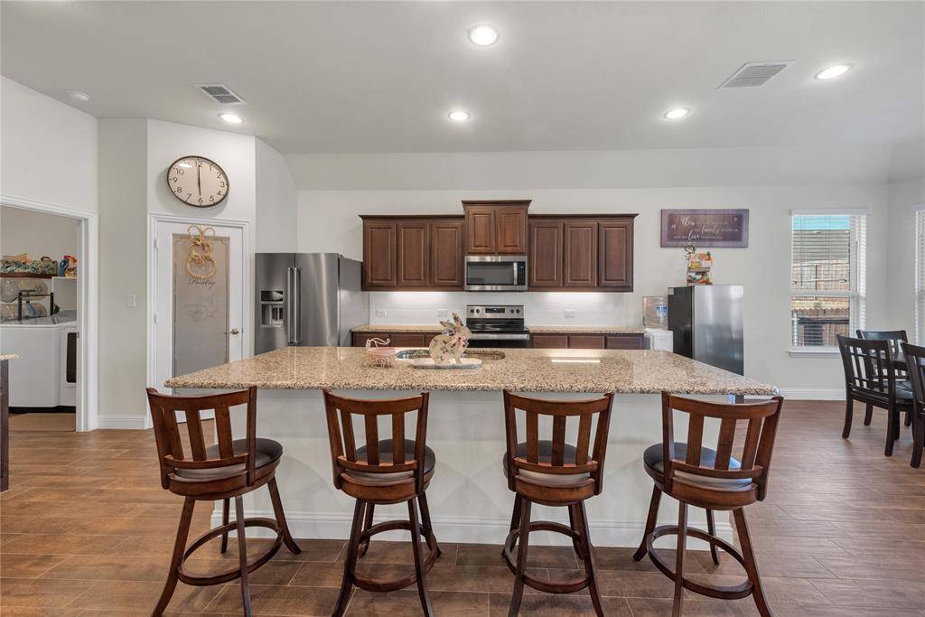 3706 Iron Horse Pass, Krum, TX 76249