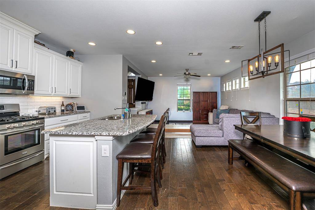 4202 Cascade Sky Drive, Arlington, TX 76005