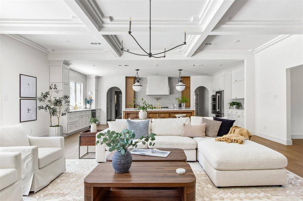 4366 Willow Lane, Dallas, TX 75244