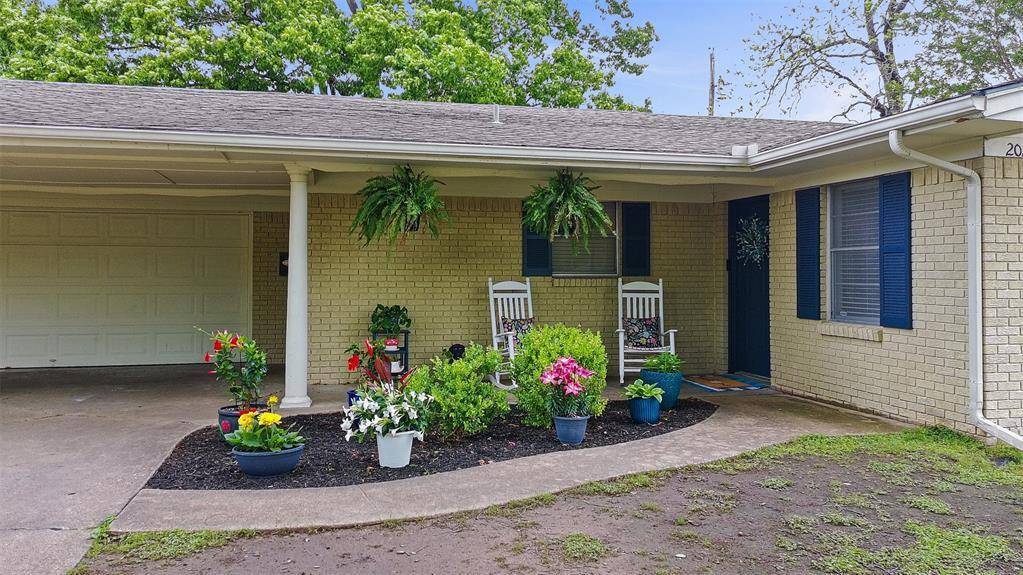 2025 W Belclaire Circle, Corsicana, TX 75110