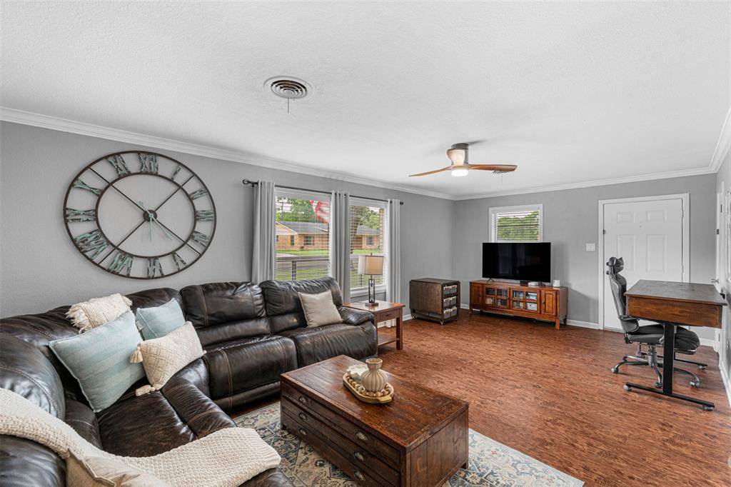 2025 W Belclaire Circle, Corsicana, TX 75110