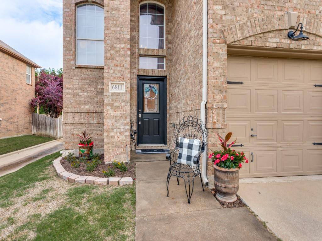 6811 Shore Breeze Court, Arlington, TX 76016