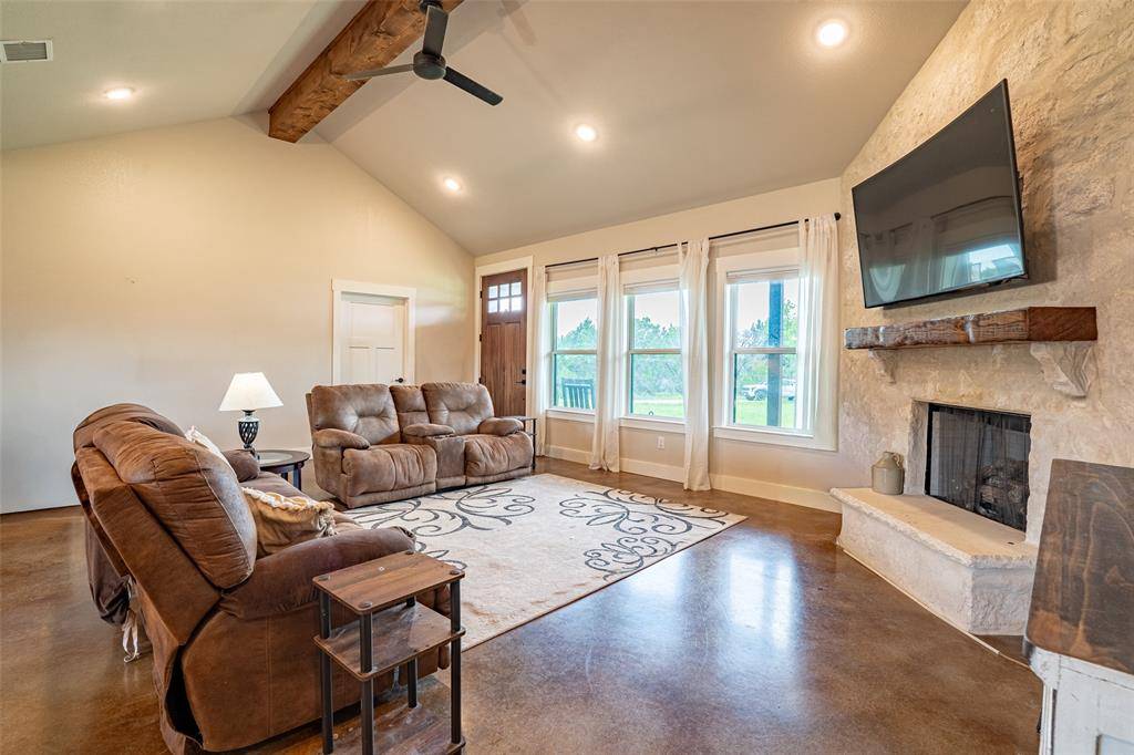 1260 Private Road 1656, Stephenville, TX 76401