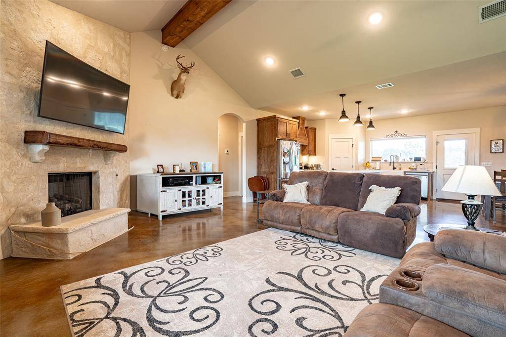 1260 Private Road 1656, Stephenville, TX 76401