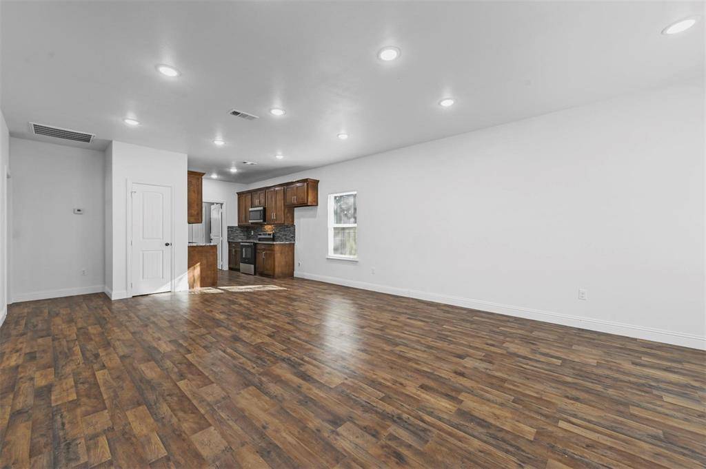 129 Arapaho Trail, Mabank, TX 75156