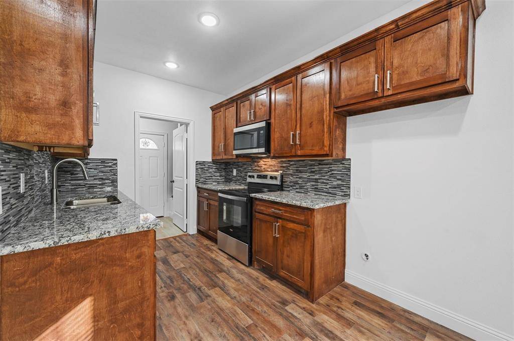 129 Arapaho Trail, Mabank, TX 75156