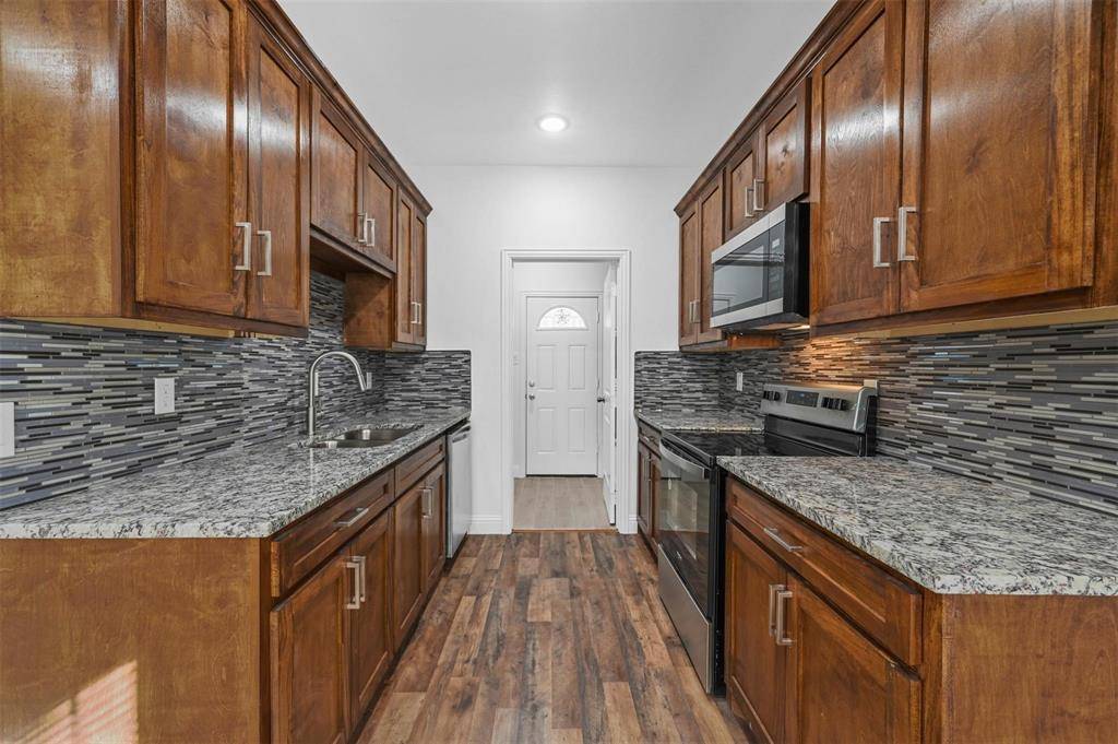 129 Arapaho Trail, Mabank, TX 75156