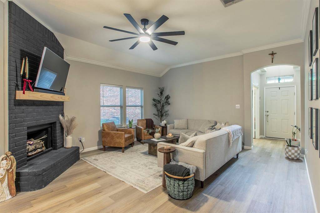 1630 Hillside Drive, Waxahachie, TX 75165