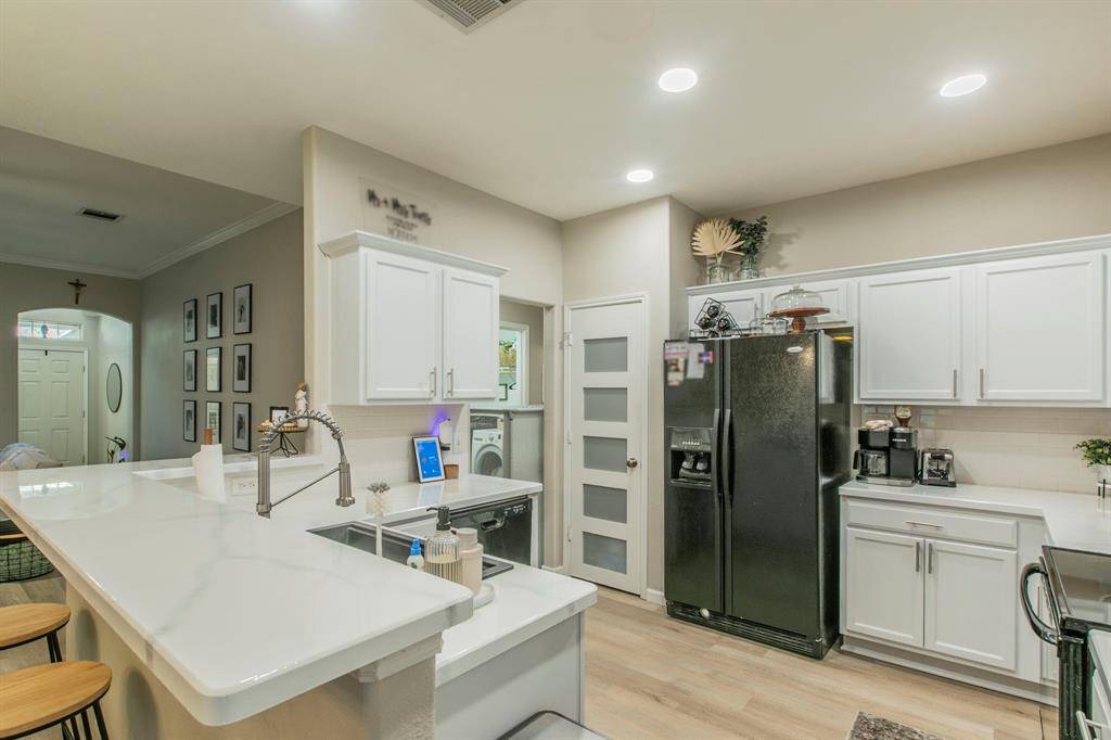 1630 Hillside Drive, Waxahachie, TX 75165