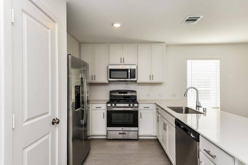 2745 Center Creek Lane, Fort Worth, TX 76108