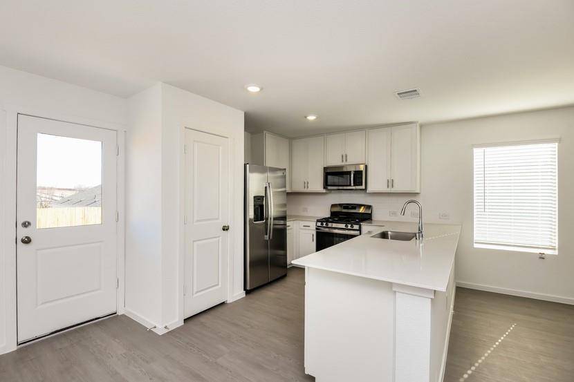 2745 Center Creek Lane, Fort Worth, TX 76108