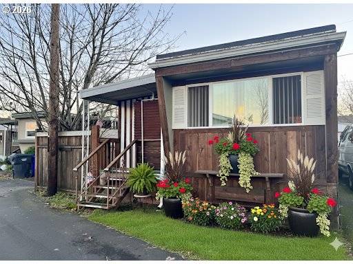 19605 RIVER RD #104, Gladstone, OR 97027