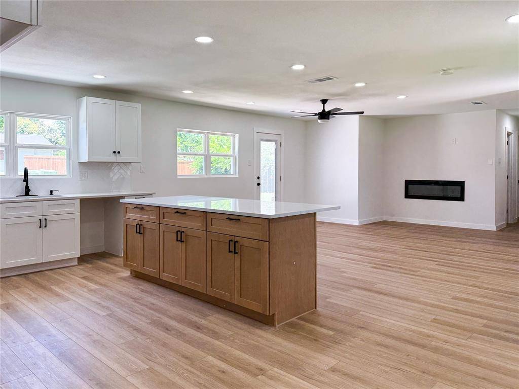 809 longbeach Drive, Garland, TX 75043