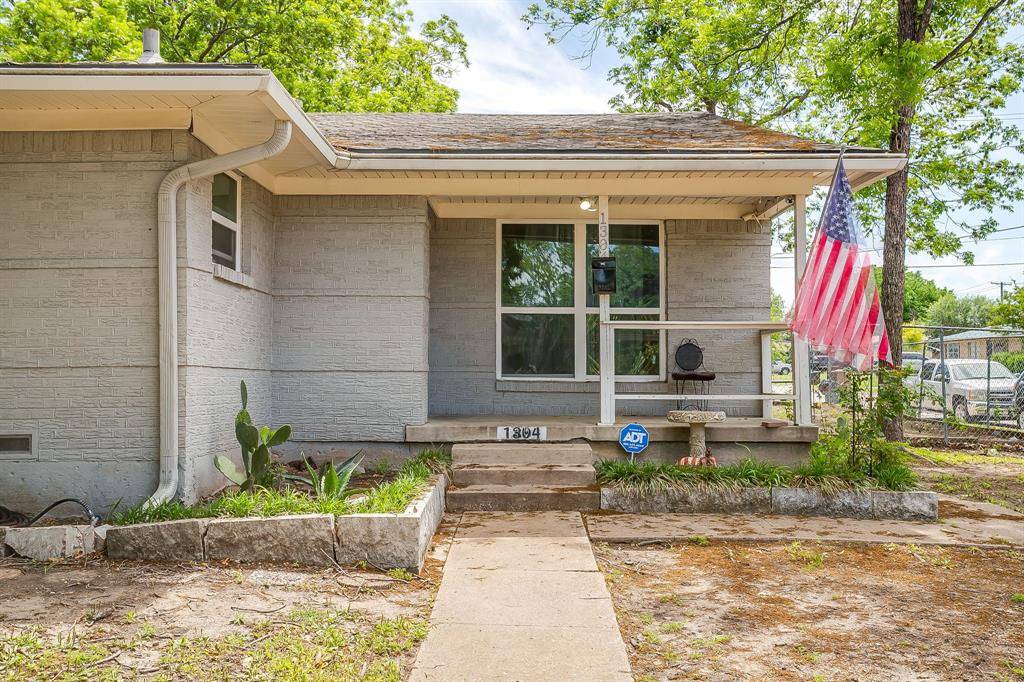 1304 Juanita Street, Mesquite, TX 75149