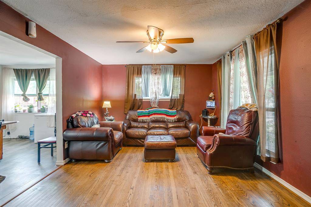 1304 Juanita Street, Mesquite, TX 75149