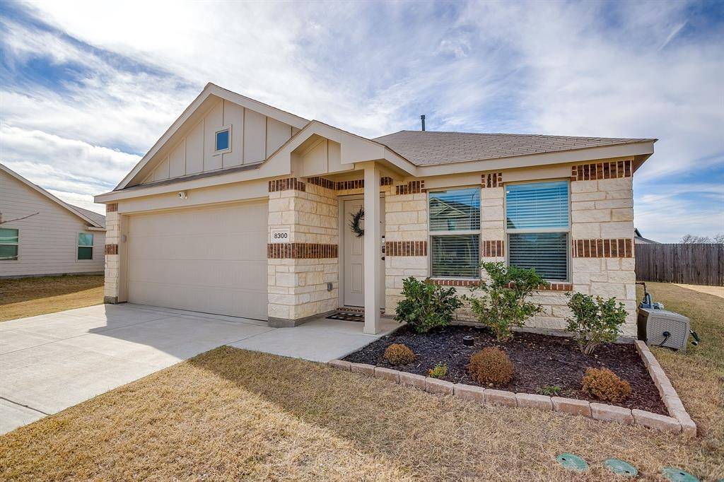 8300 Hollow Bend Street, Fort Worth, TX 76123