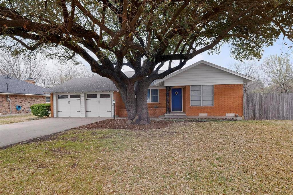 210 N Summit Street, Red Oak, TX 75154