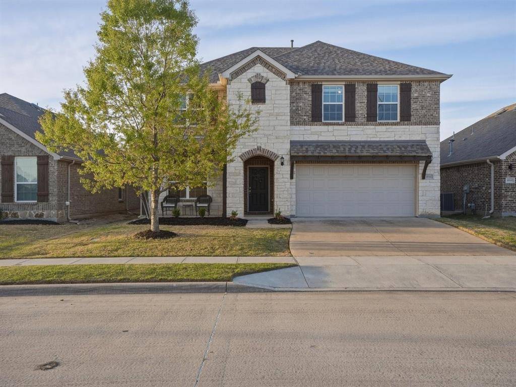 4844 Meadow Falls Drive, Fort Worth, TX 76244