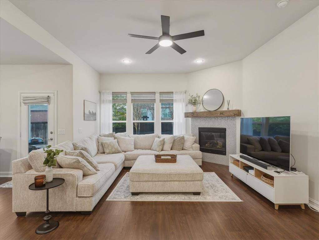 4844 Meadow Falls Drive, Fort Worth, TX 76244