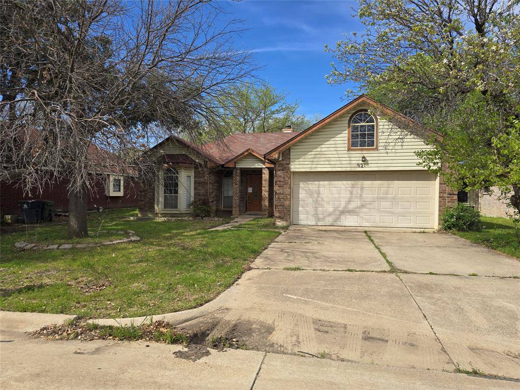 921 Meadowdale Road, Arlington, TX 76017