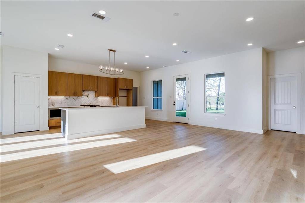 1507 Elk Creek Road, Dallas, TX 75253