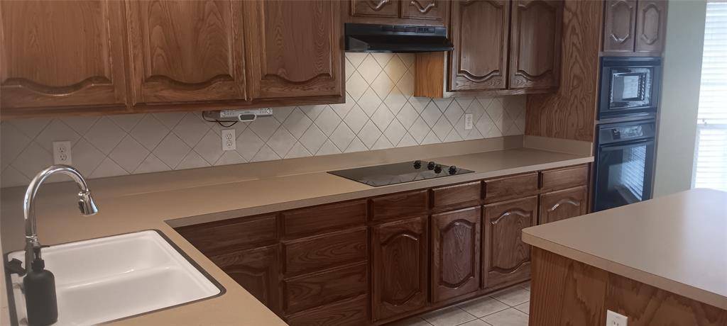 2740 Beacon Hill Drive, Rockwall, TX 75087