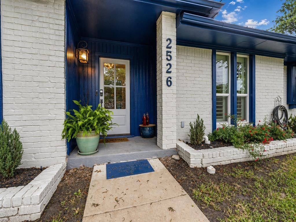 2526 Dove Creek Lane, Carrollton, TX 75006