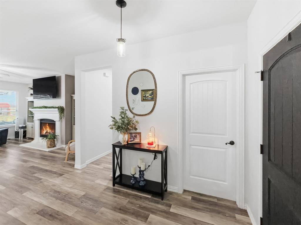 208 Crest Lane, Decatur, TX 76234