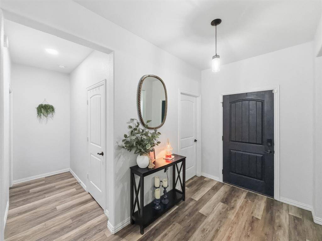 208 Crest Lane, Decatur, TX 76234