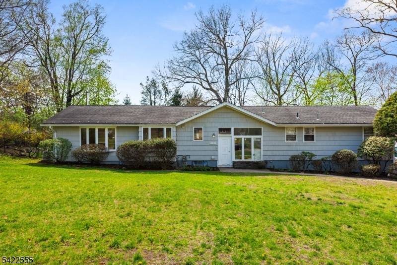 106 Dogwood Dr, Oakland Boro, NJ 07436