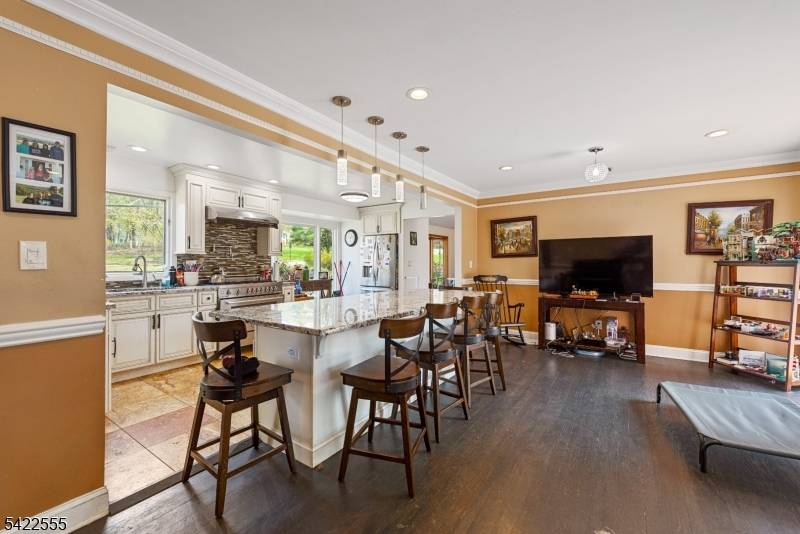 106 Dogwood Dr, Oakland Boro, NJ 07436