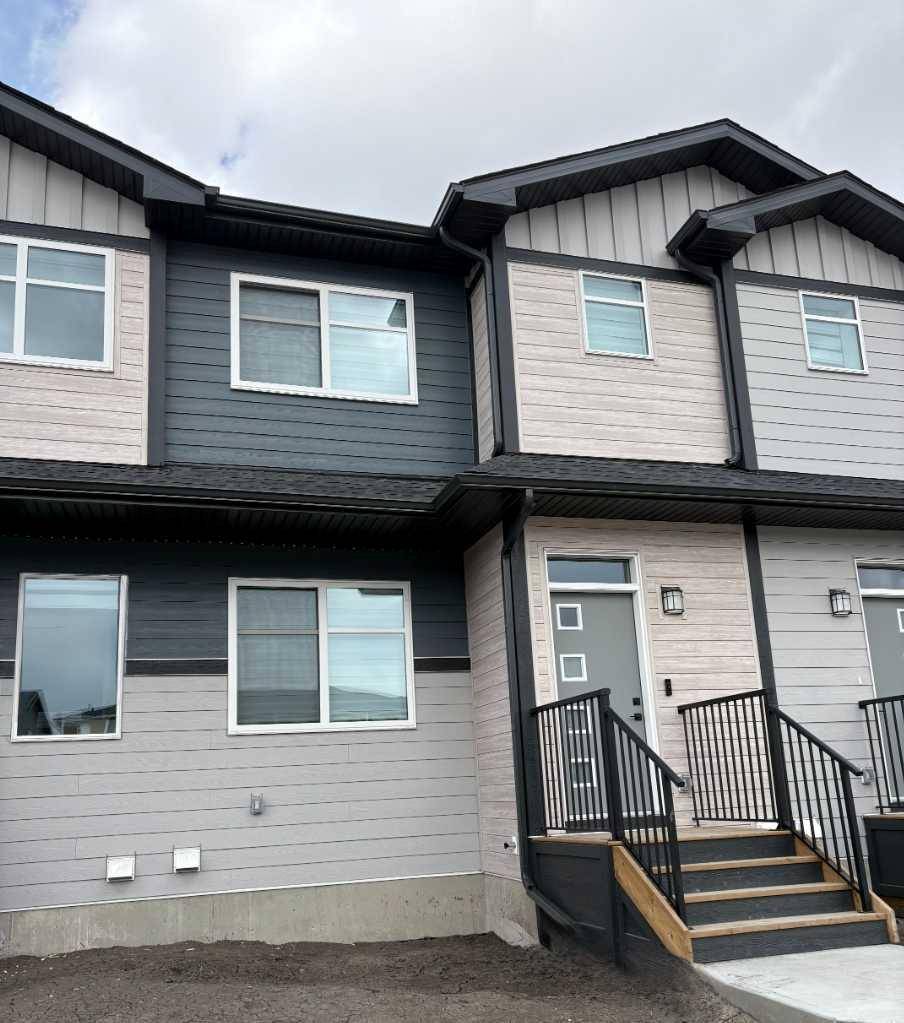 303 Wolf River DR SE, Calgary, AB T2X 6G6