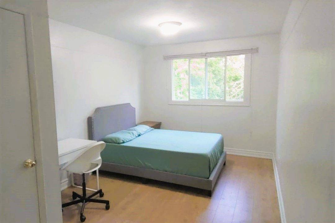 95 Orsett ST #Rm 1, Oakville, ON L6H 2P1